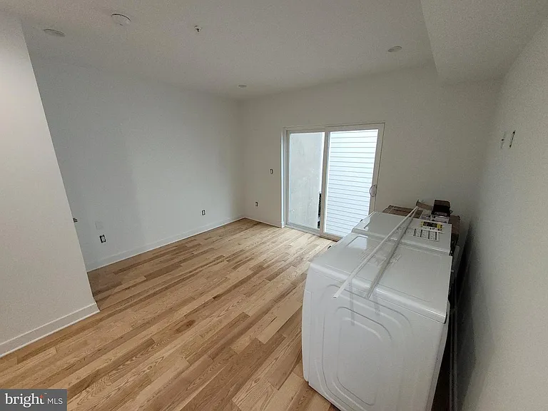223 E Girard Ave #1R — Photo 8