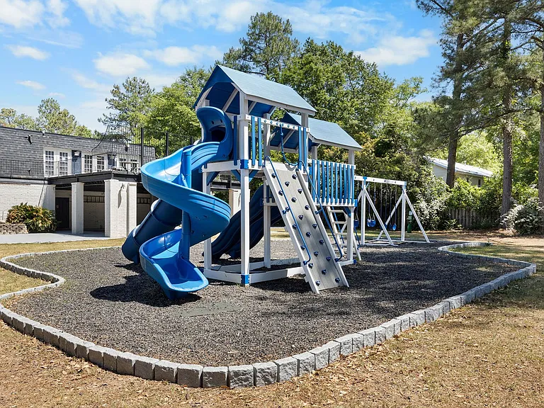 Pine Crest — Photo 18