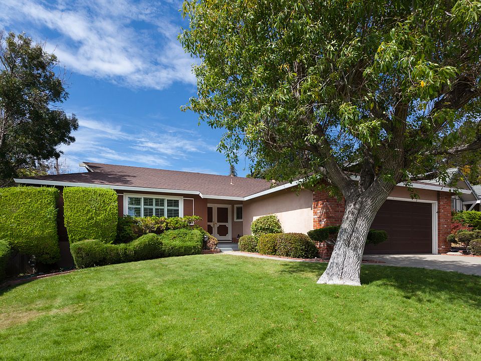 1st image of 4552 Fieldcrest Dr