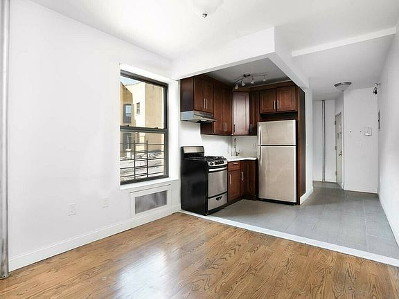 4th image of 424 E 116th St APT 15