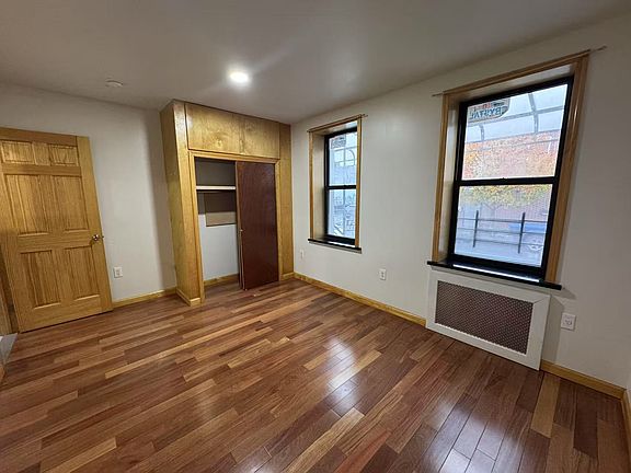 3rd image of 1704 W 12th St Floor 1