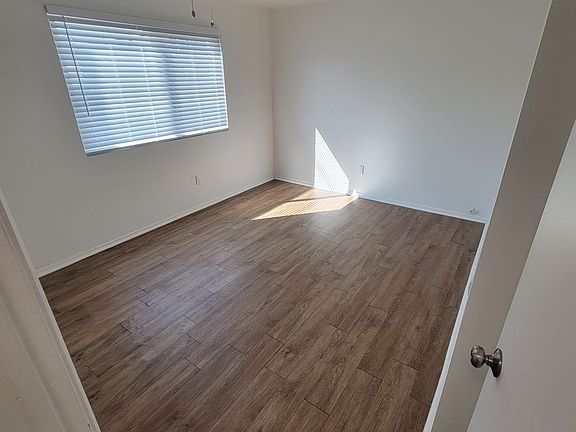 5th image of 900 Loma Ave #910