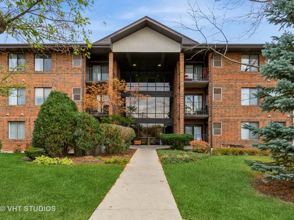 5703 S Cass Ave APT 101, Westmont, IL 60559