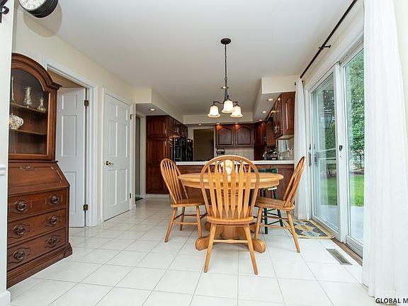 5th image of 29 Green Meadows Ln