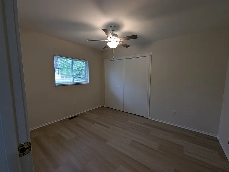 549 S Elm St — Photo 17