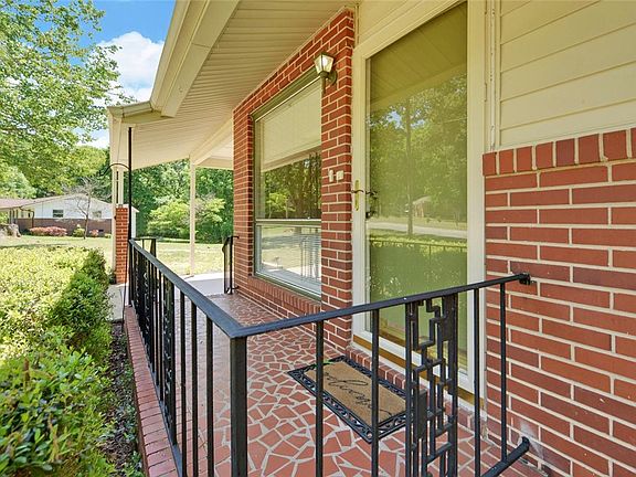 3rd image of 60 Kelsey Dr