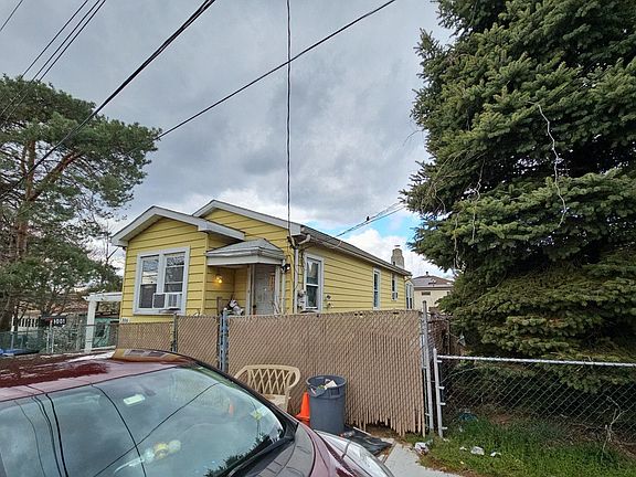 3rd image of 306 Humbert St
