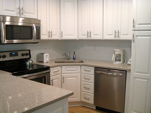 3rd image of 13 Winthrop Rd Unit 27