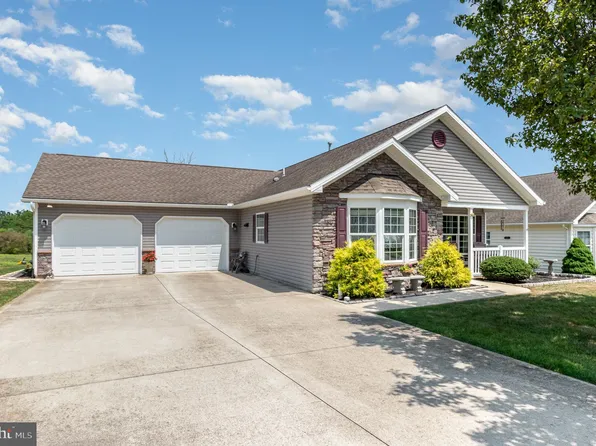 18 Colonial Ct, Shippensburg, PA 17257