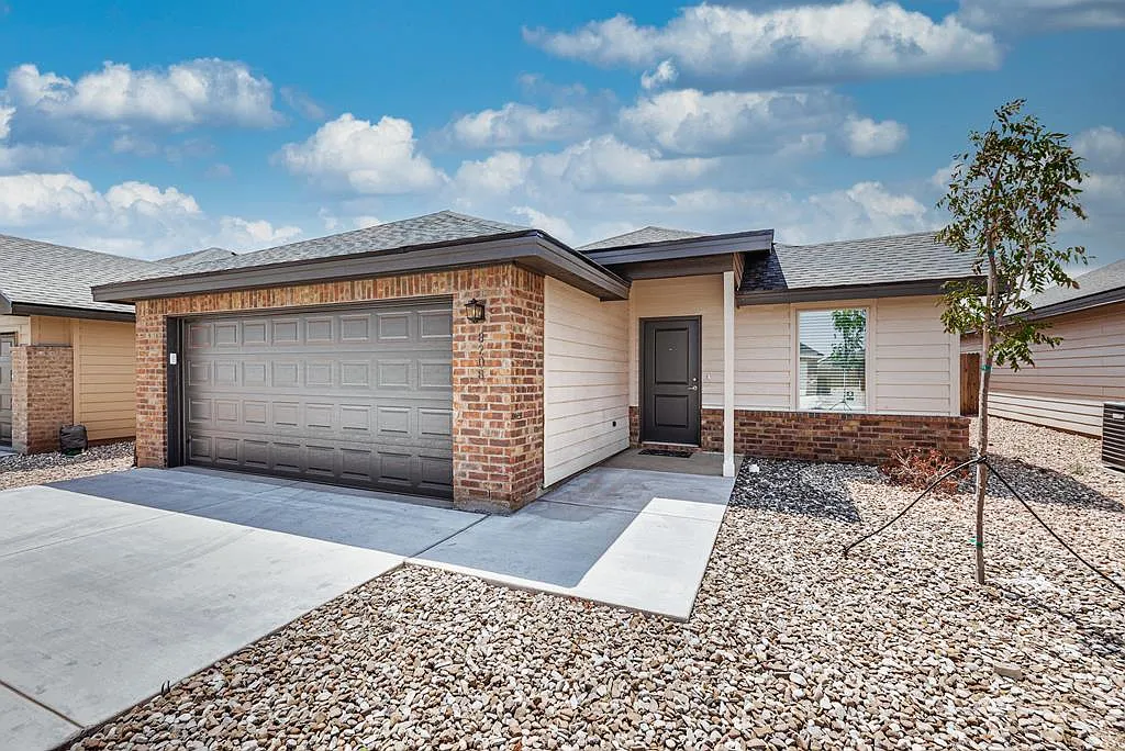 3 bed, 2.0 bath, 1511 sqft, $2,600 — Photo 1