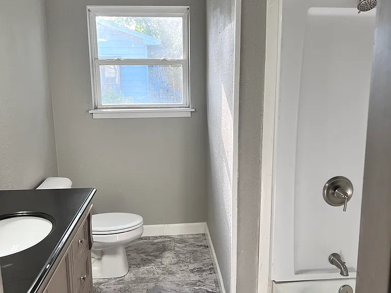 1107 Wilson St — Photo 33