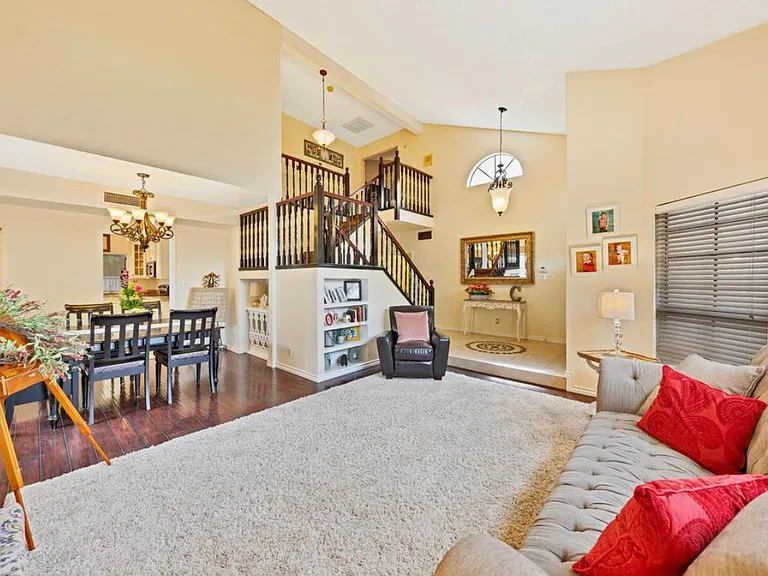 5609 E Greenway Cir — Photo 3