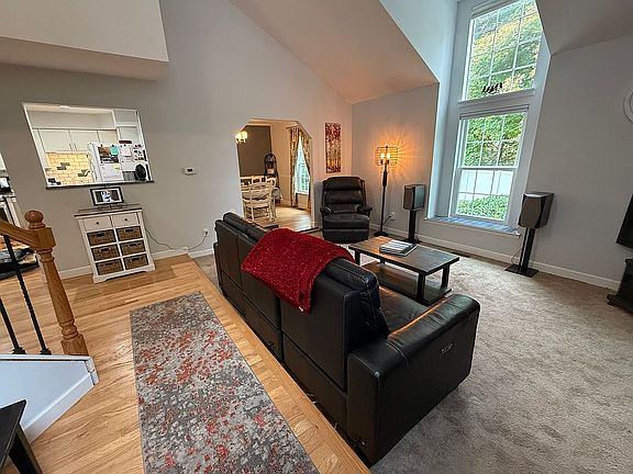 3rd image of 402 Buckingham Cir