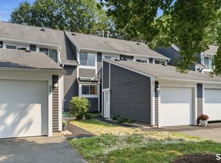 126 Hopmeadow St APT 3C, Simsbury, CT 06089