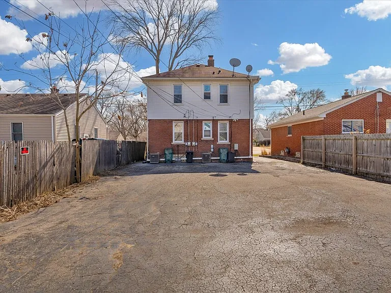 1407 E Forteen Mile Rd #2 — Photo 21