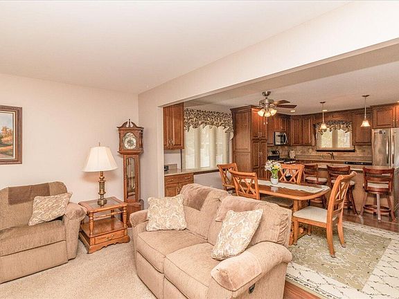 5th image of 9448 Northcote Ave