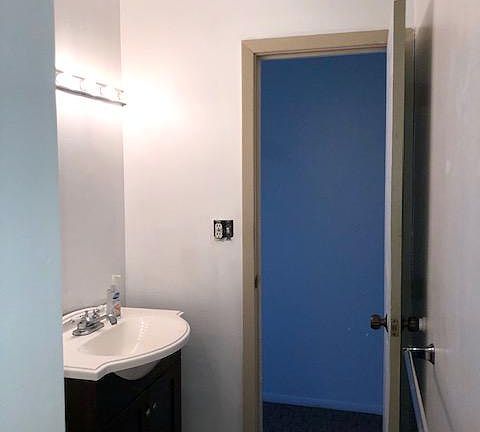 3rd image of 1247 Martin Dr APT B