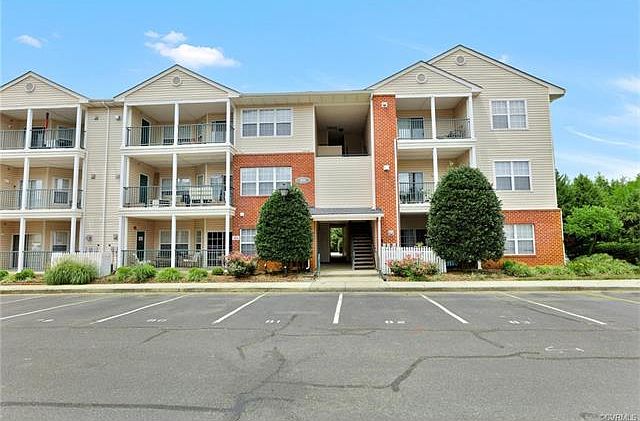 1st image of 831 Brassie Ln APT H