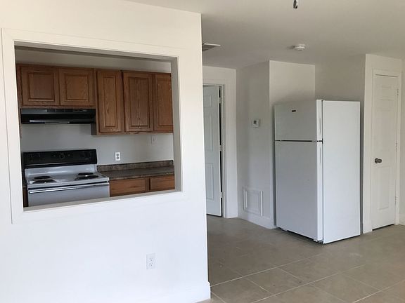 3rd image of 8197 Highway 71 S APT 5