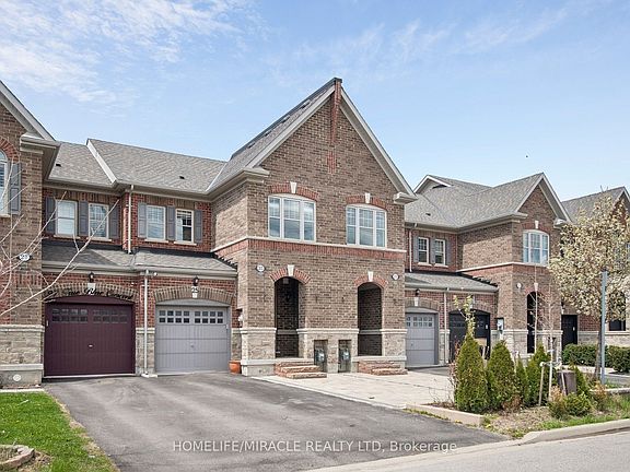2nd image of 25 True Blue Cres