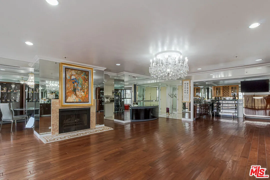 3 bed, 3.0 bath, 2557 sqft, $5,300 — Photo 4