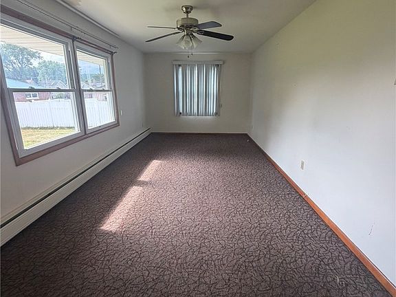 3rd image of 1071 N Main St