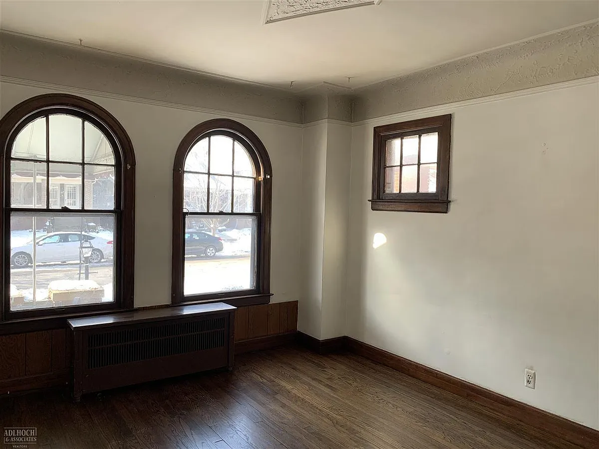 Building Photo - 1092 Beaconsfield Ave