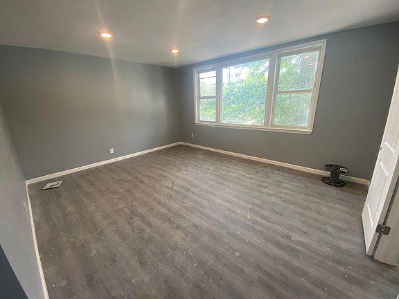 5th image of 246 Schley St Floor 2