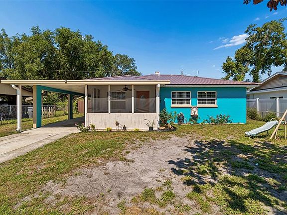 3rd image of 1038 Canal Dr W