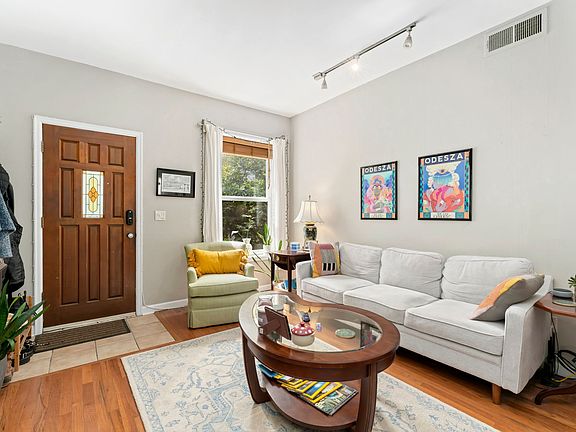 4th image of 333 E 7th Ave