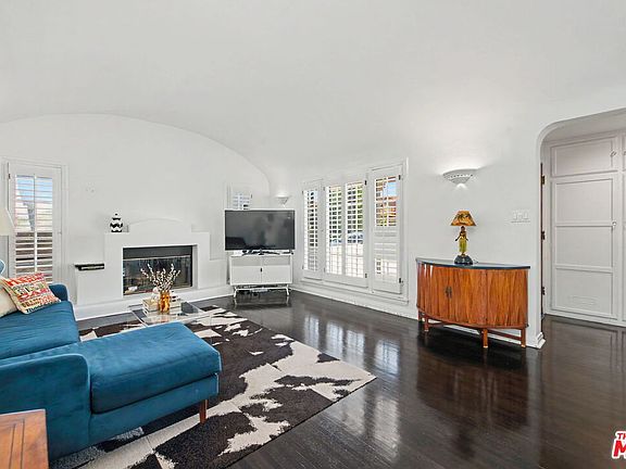 5th image of 2273 Manning Ave