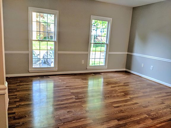 4th image of 9763 Lakepointe Dr