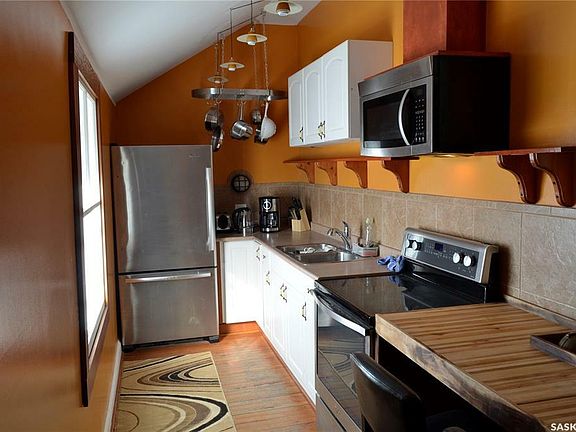 5th image of 2134 Halifax St