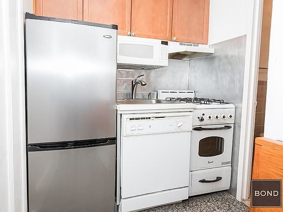 5th image of 231 E 31st St APT 4A