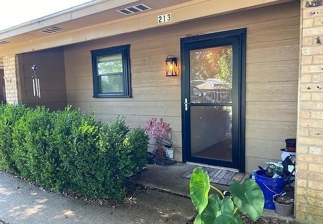 1st image of 213 Palm Dr