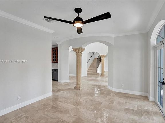 5th image of 827 SE 2nd Ct #0