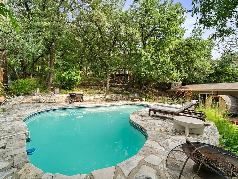 2402 Rockingham Cir — Photo 28