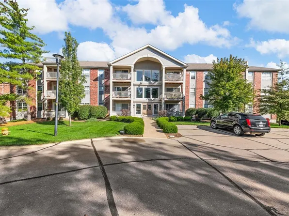 5376 N Kenrick Parke Dr APT 207, Saint Louis, MO 63119