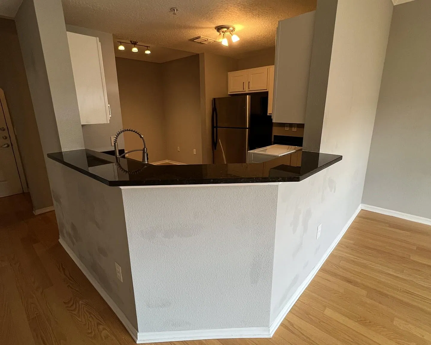 501 Knights Run Ave — Photo 3