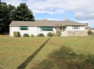 8 Forest Dr, North Haledon, NJ 07508
