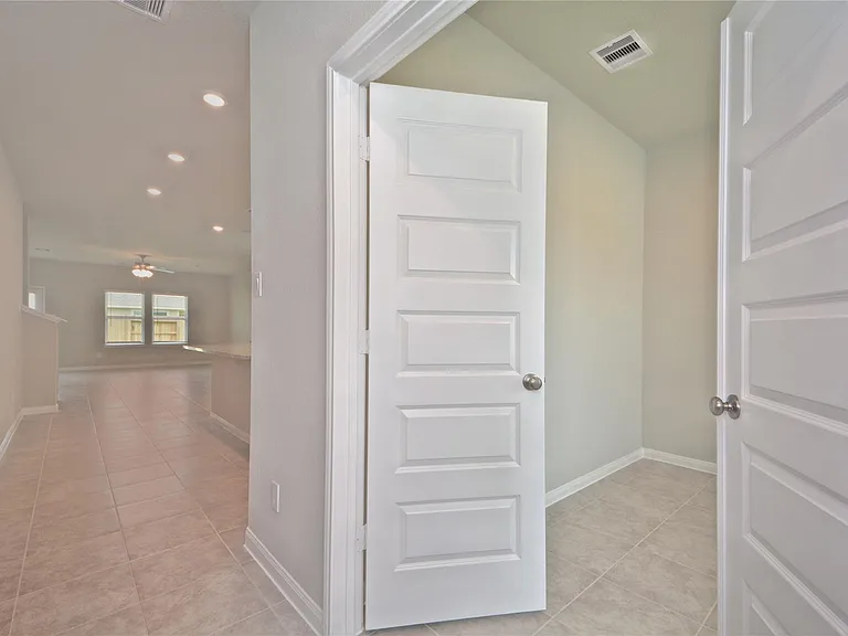 1015 Modesto Dr — Photo 6