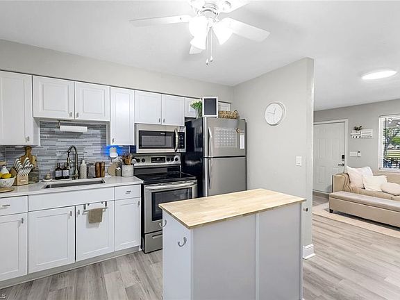5th image of 202 Cape Coral PKWY W