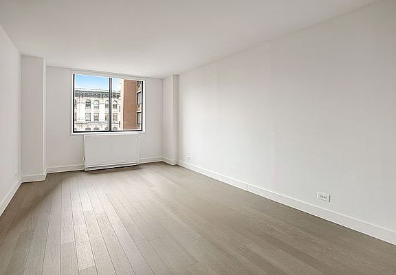 5th image of 300 Mercer St APT 19N