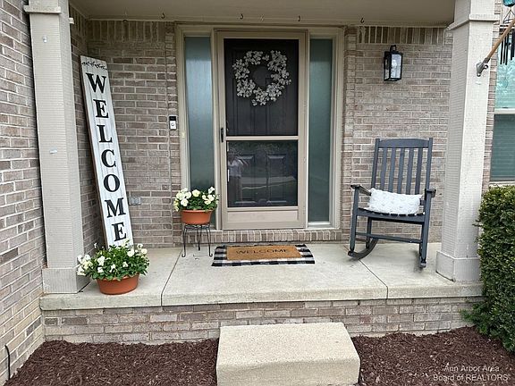 4th image of 47382 Fairlawn Ct