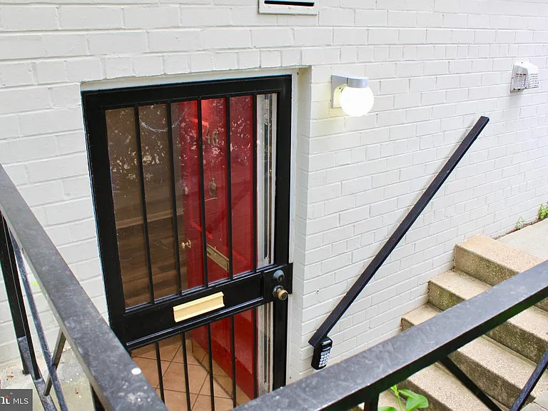 46 G St SW #B — Photo 13