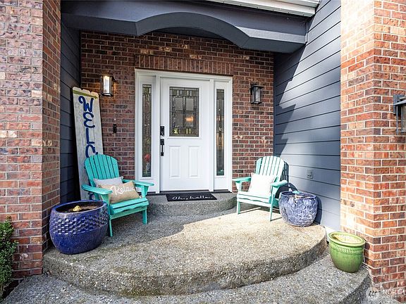 3rd image of 720 62nd Avenue NE