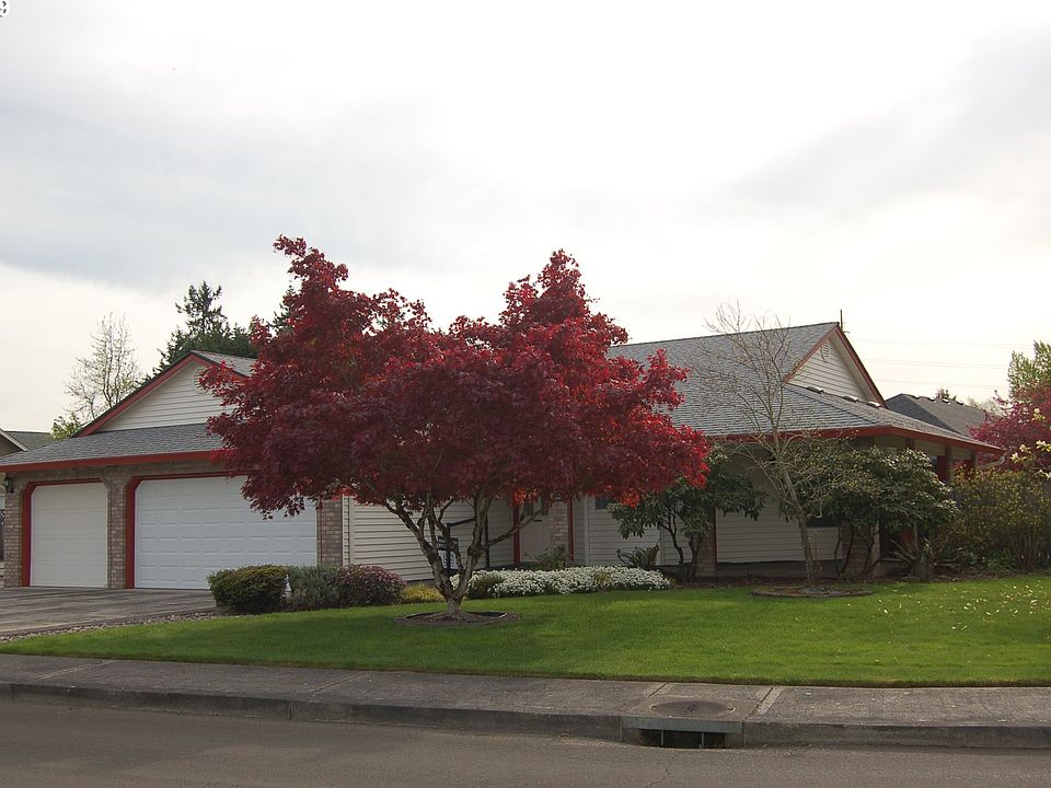1st image of 806 NE 169th Ct
