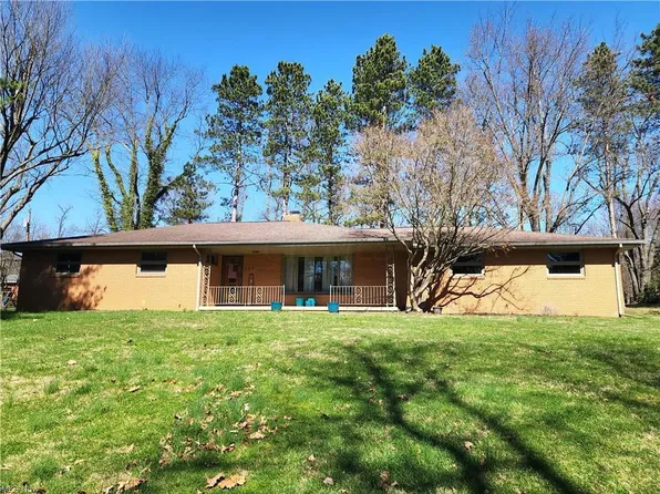 105 Willow Dr, Zanesville, OH 43701