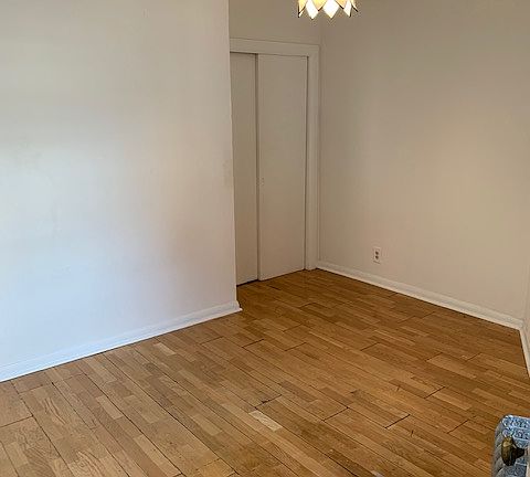 3rd image of 3205 N Clark St #1B