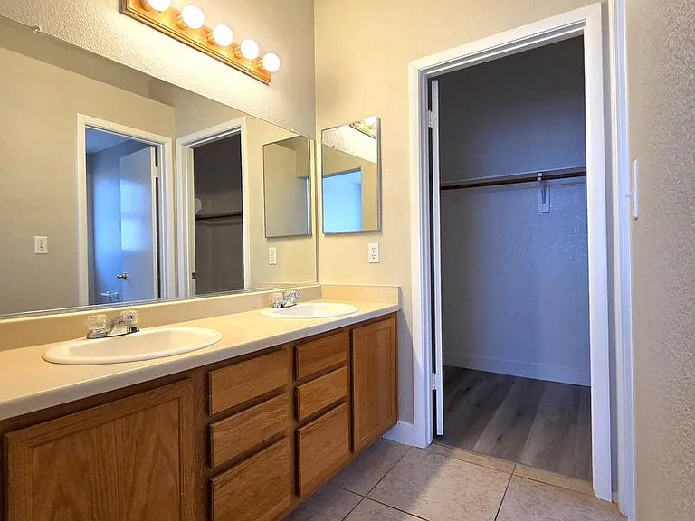 7904 Canyon Grove Ct — Photo 16